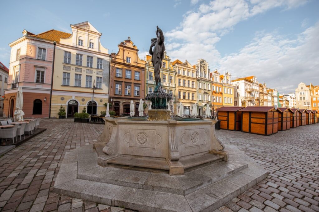 Poznań, jako jedno z największych miast Polski, stanowi ważny ośrodek gospodarczy i kulturalny